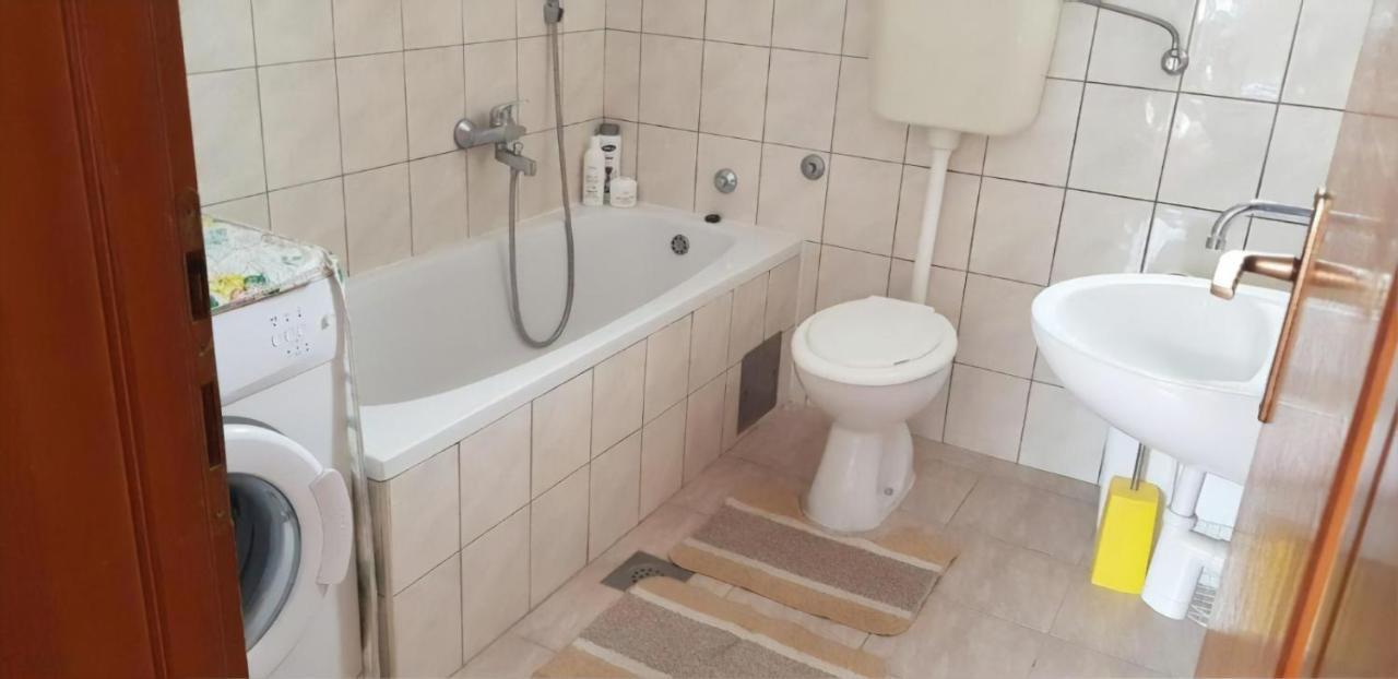 Cheap House Near The Center Of The City モスタル エクステリア 写真